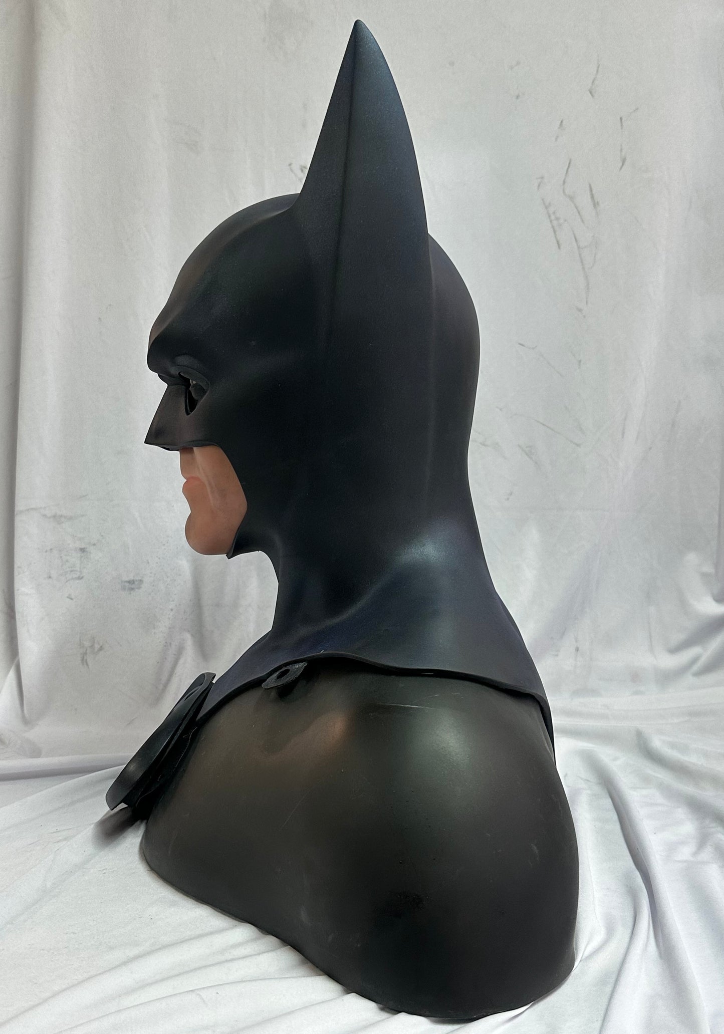 Clooney Cowl and emblem