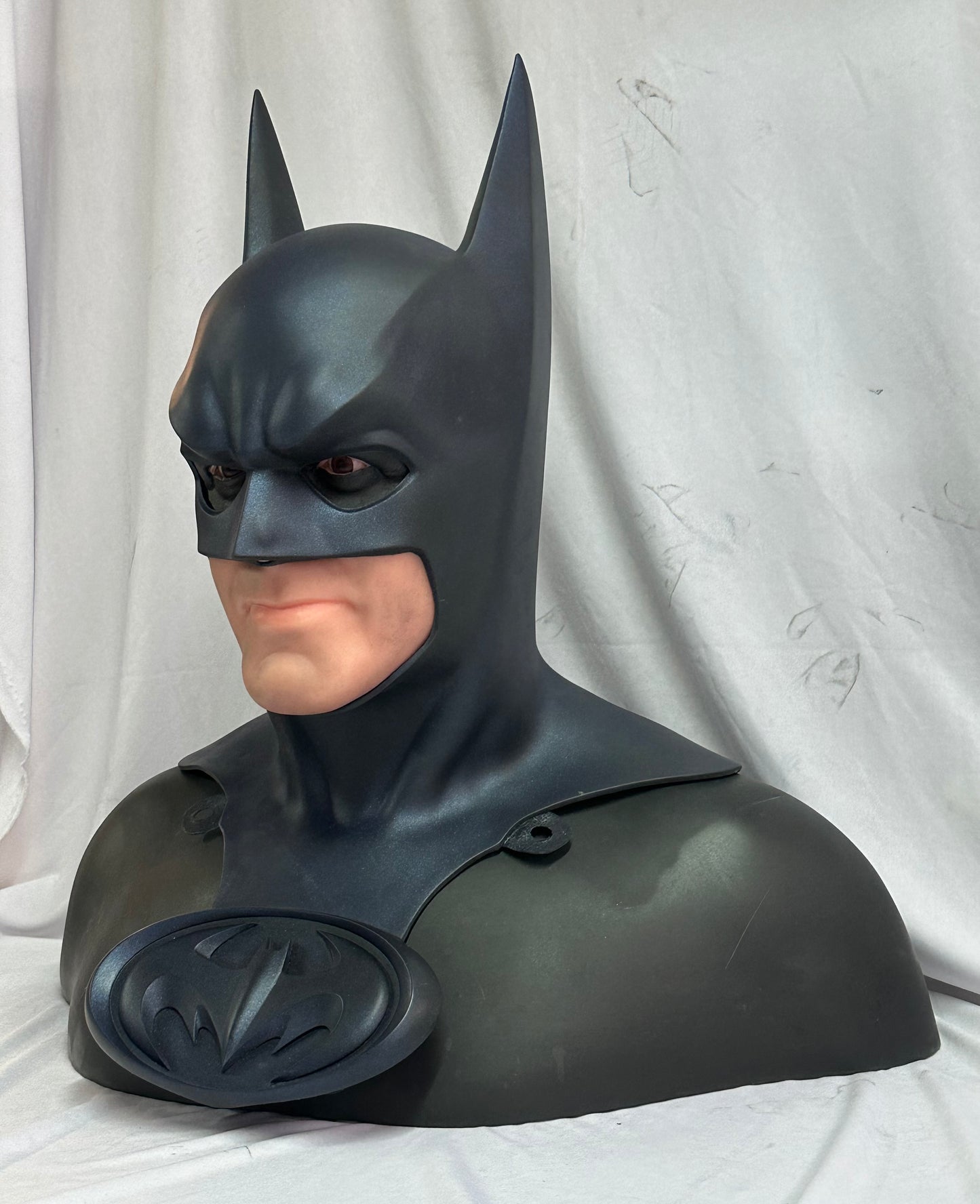 Clooney Cowl and emblem